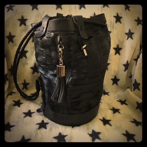the victoria bucket bag